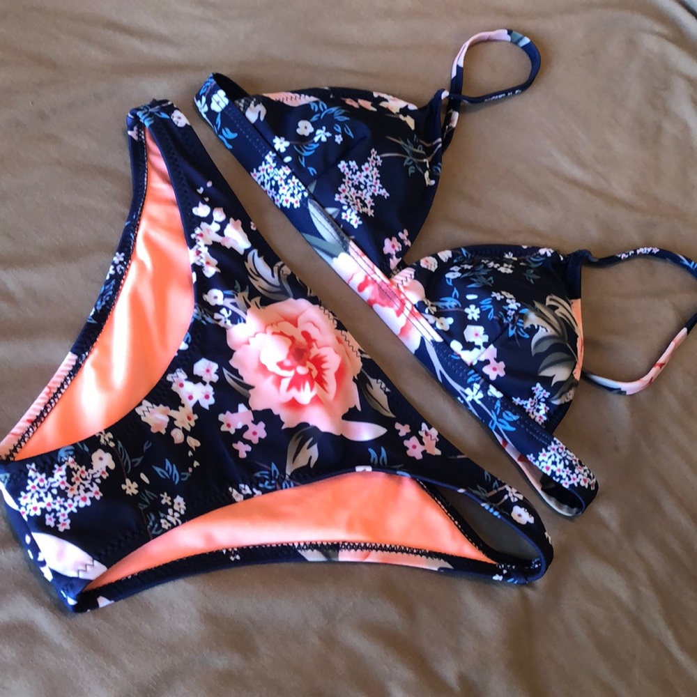 NEVER BEEN WORN! bikini!